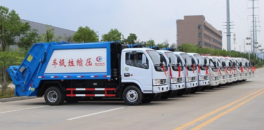 4臺壓縮垃圾車、8臺密封垃圾車準(zhǔn)備發(fā)車 4臺壓縮垃圾車、8臺密封垃圾車準(zhǔn)備發(fā)車