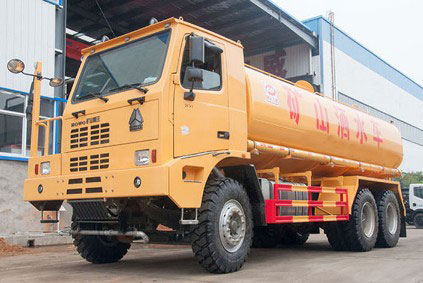 礦用灑水車(chē)圖片 礦用灑水車(chē)圖片
