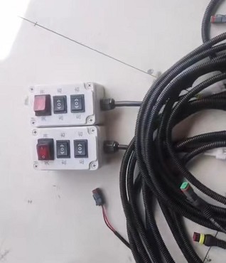 灑水車電動(dòng)萬(wàn)向鴨嘴遙控圖片 灑水車電動(dòng)萬(wàn)向鴨嘴遙控圖片