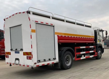 國(guó)六重汽豪沃G5X消防灑水車(chē)圖片 國(guó)六重汽豪沃G5X消防灑水車(chē)圖片