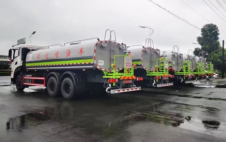 國六東風(fēng)天龍后雙橋18方灑水車批量發(fā)車圖片 國六東風(fēng)天龍后雙橋18方灑水車批量發(fā)車圖片